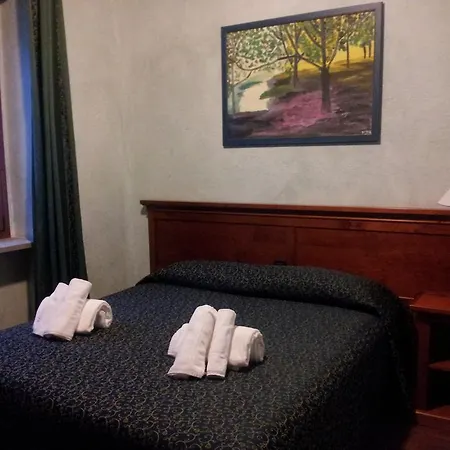 Hotel Clari 3*